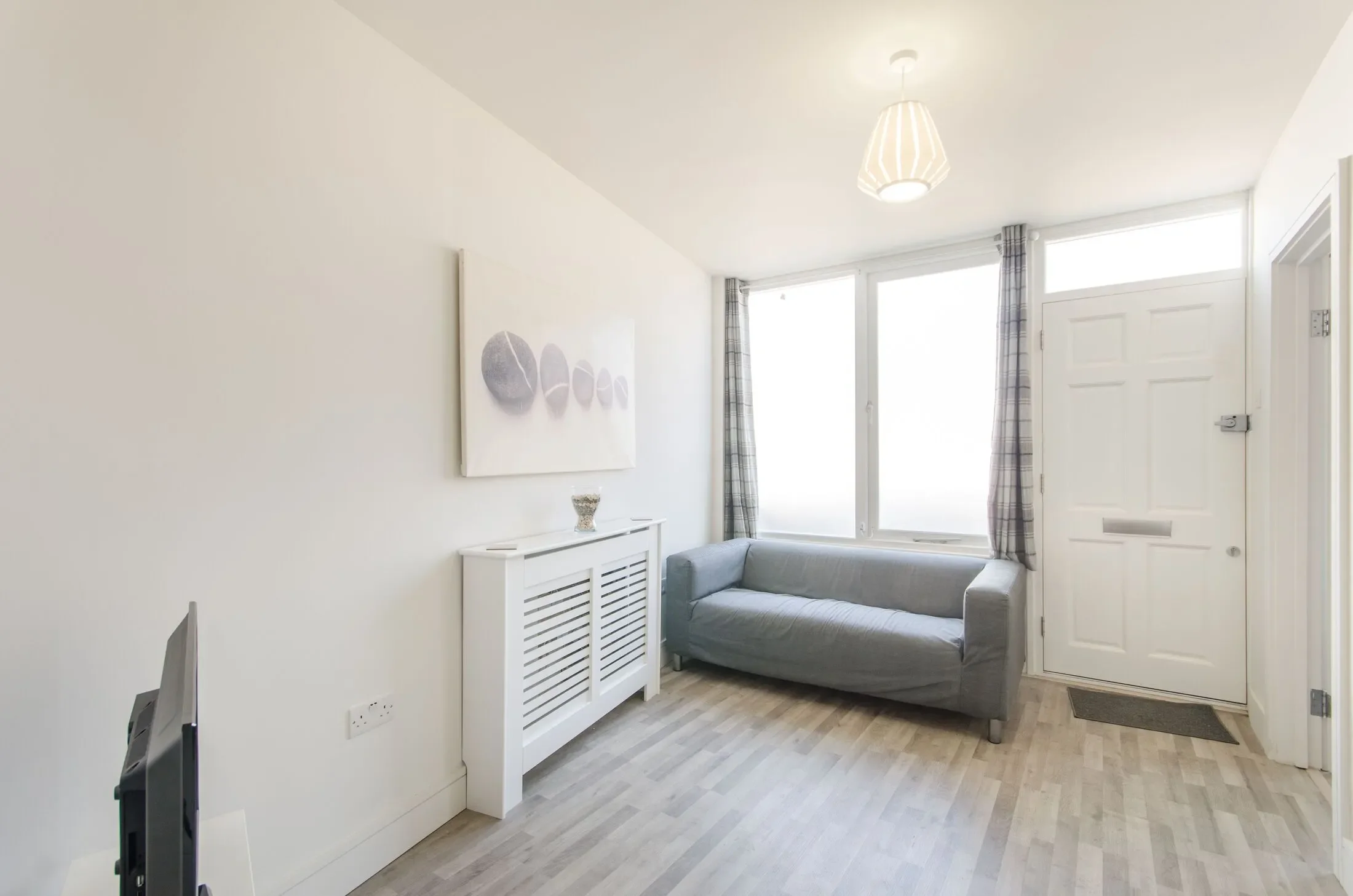 Flat Garratt Lane in Greater London