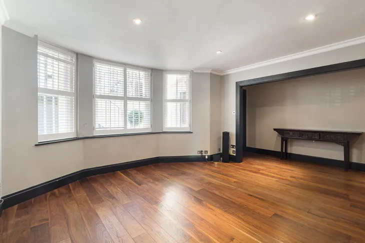 Flat Chepstow Place in City of Westminster
