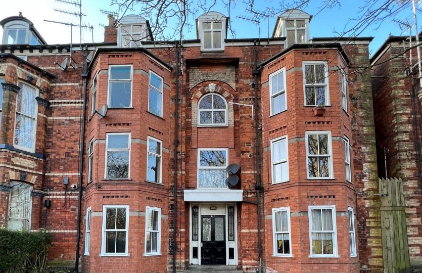 Flat Princes Avenue in Hull