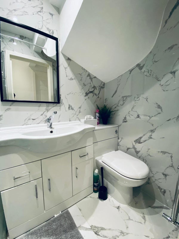 Flat Walsingham Road in Greater London