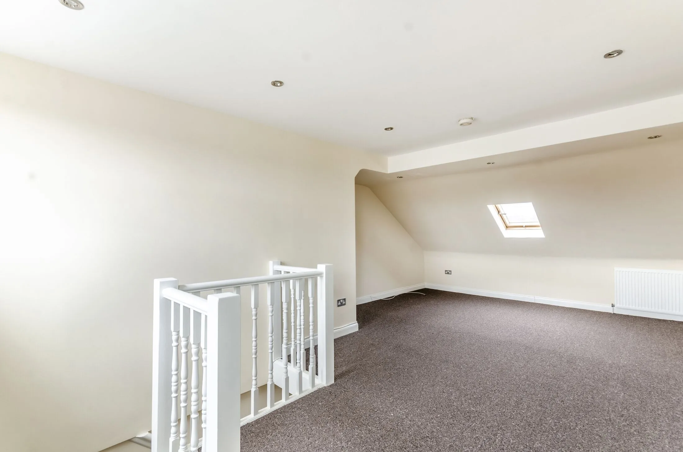 Flat Mitcham Road in Greater London