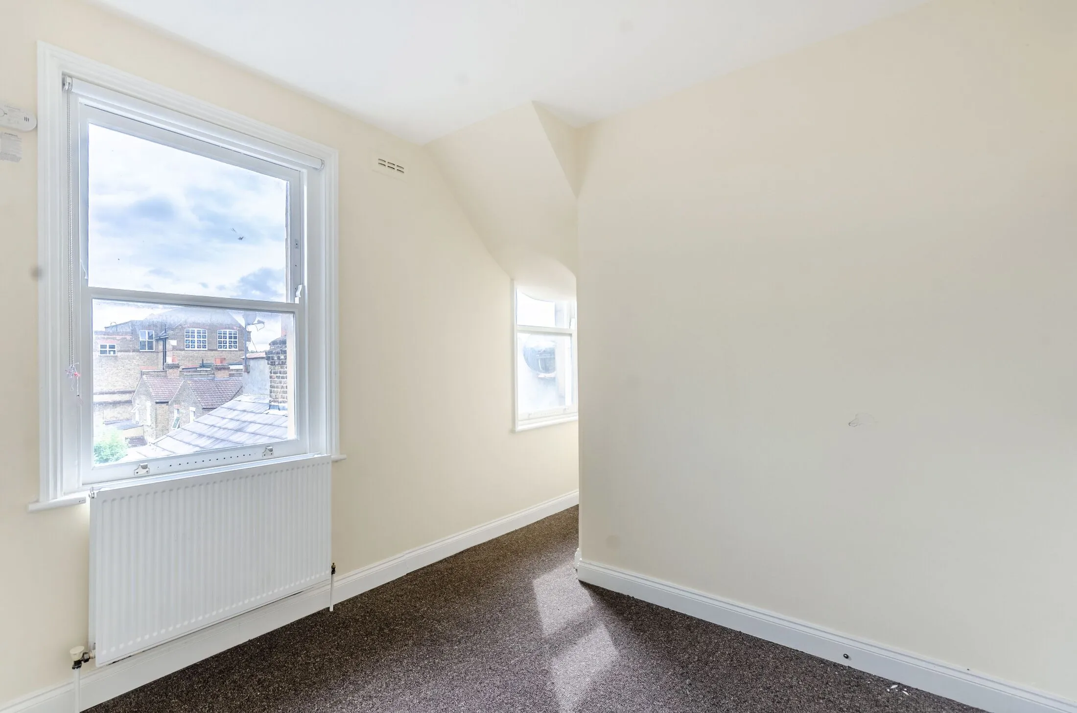 Flat Mitcham Road in Greater London