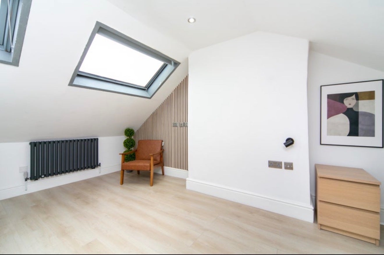 Room Newark Street in Liverpool