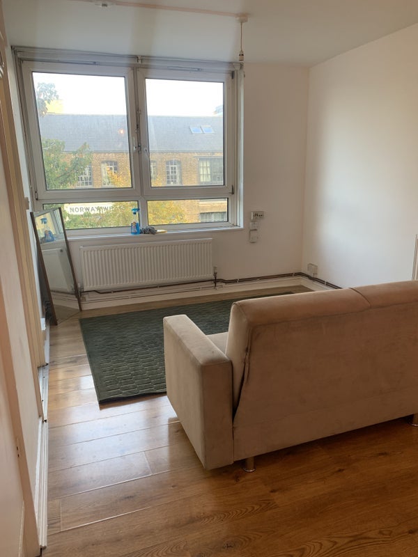 Room Hertford Road in Greater London