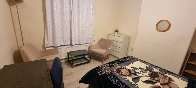 Room Wandsworth Road in Greater London