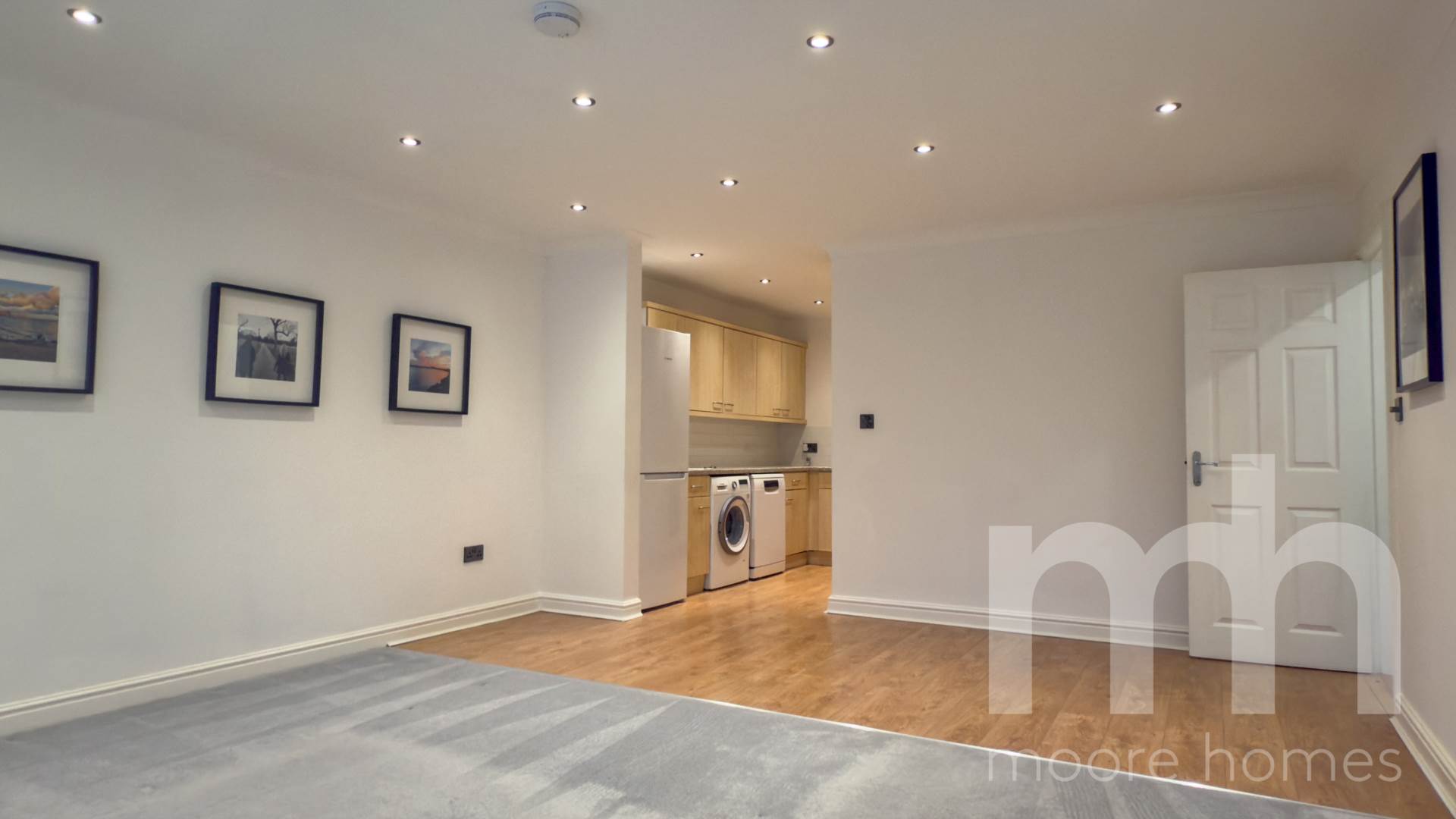 Flat Georges Road West in Poynton