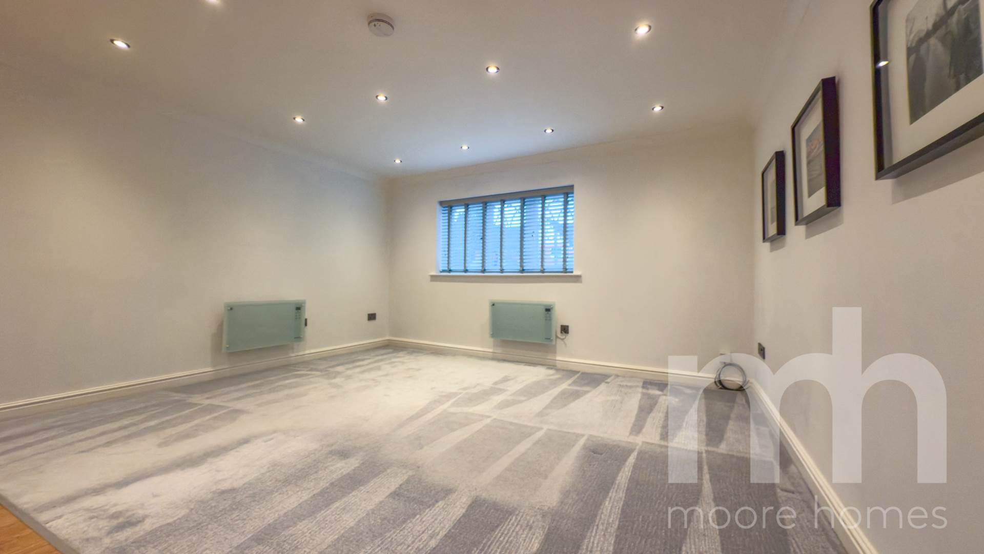 Flat Georges Road West in Poynton