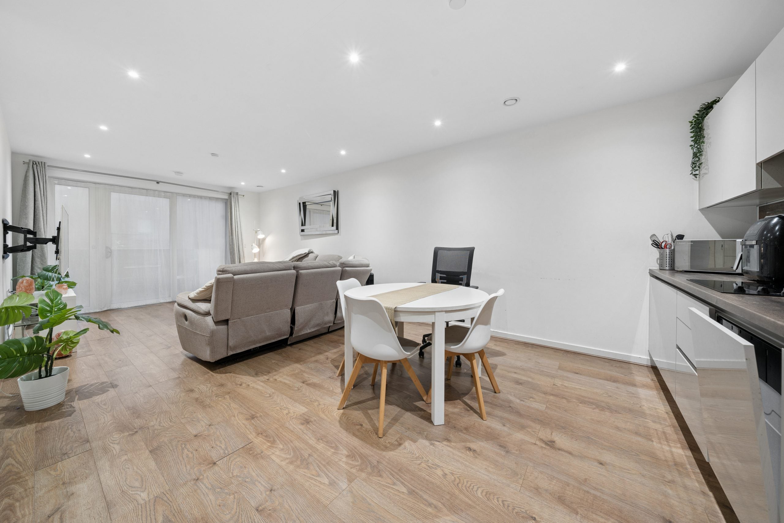 Flat Damsel Walk in Greater London
