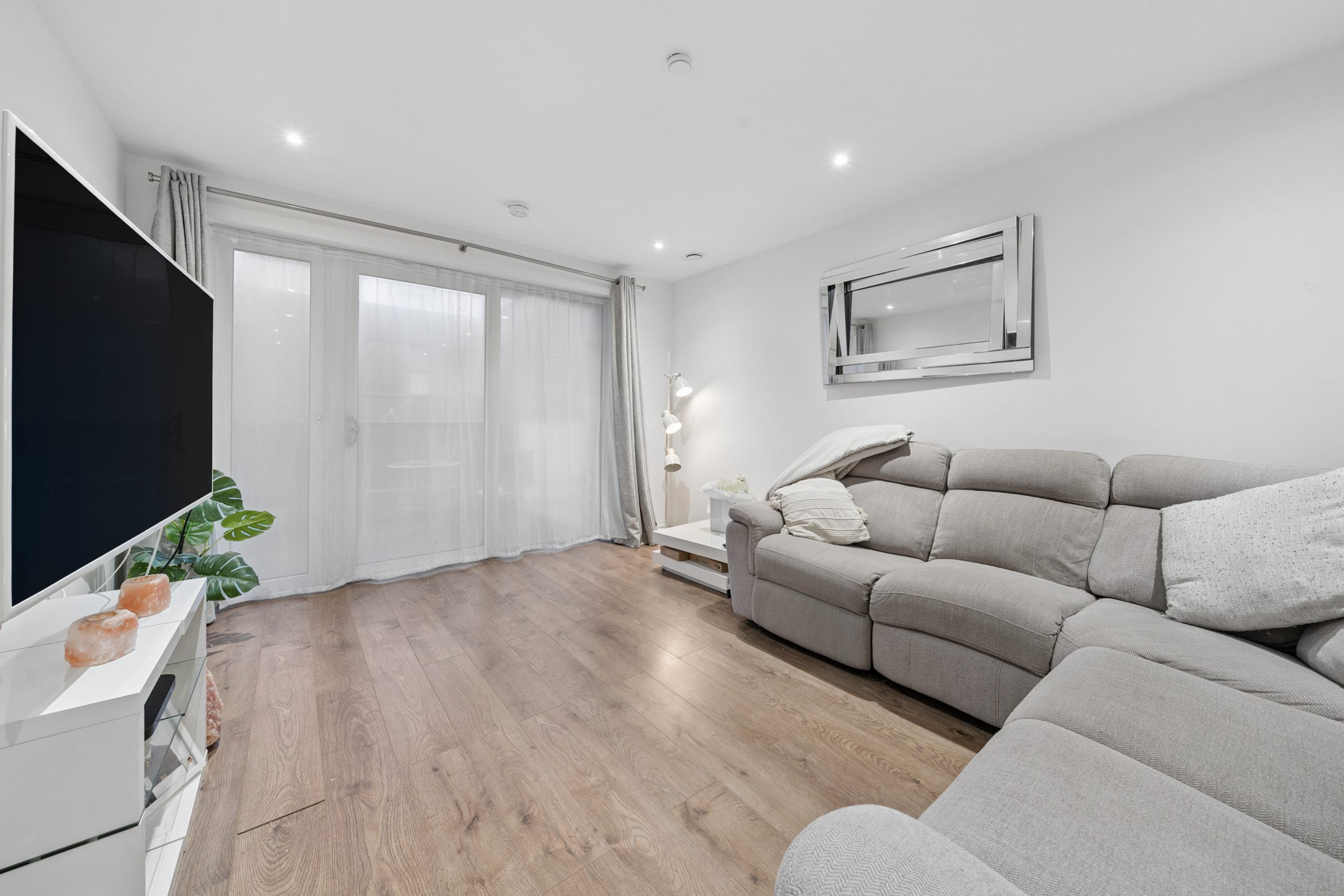 Flat Damsel Walk in Greater London