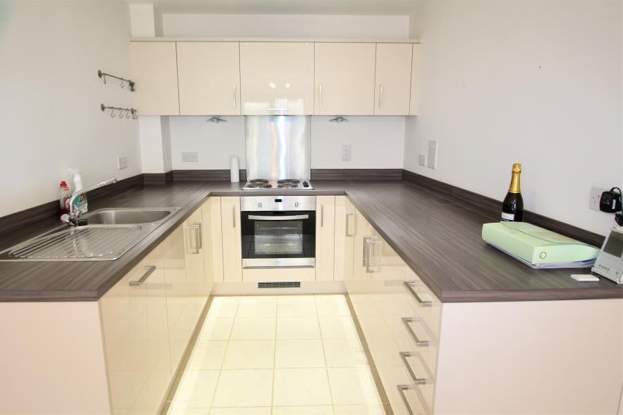Flat Guildford Road in Woking