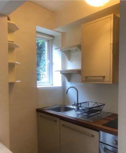Flat Parkland Gardens in Greater London