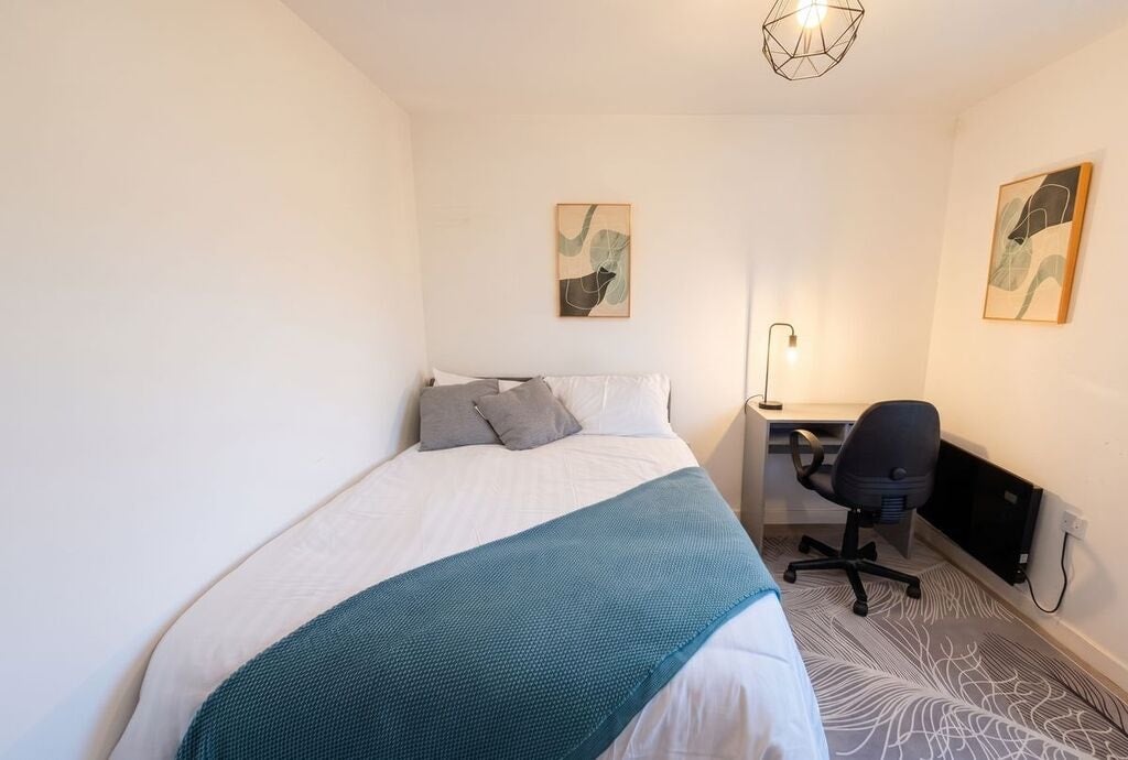 Room Sherwood Gardens in Greater London