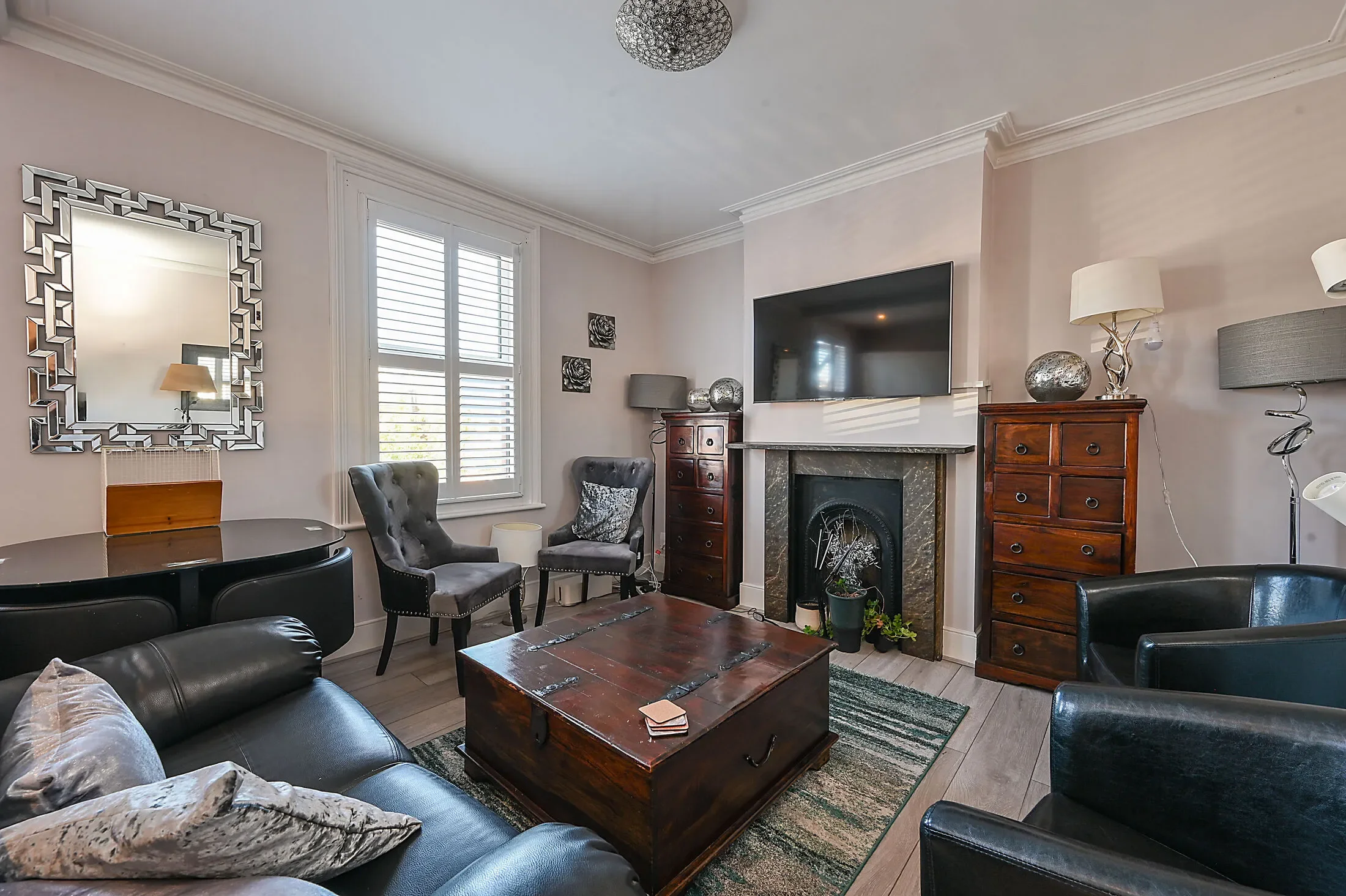 Flat Ellerton Road in Greater London