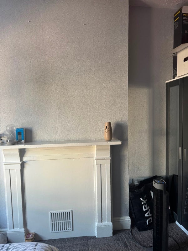 Room Oval Road in Greater London
