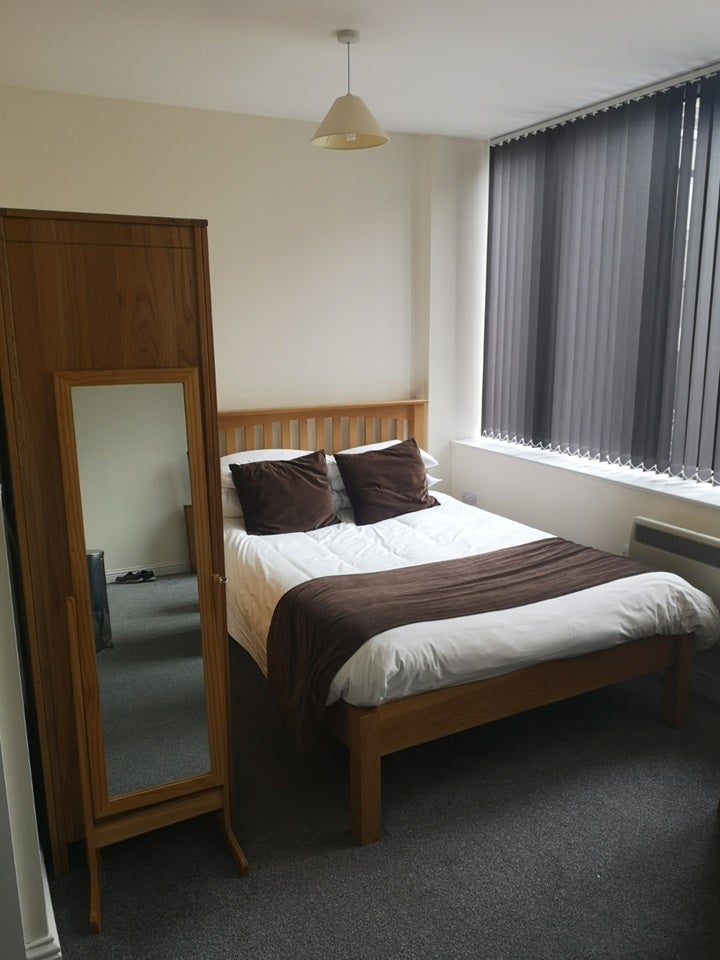 Flat Farnsby Street in Swindon