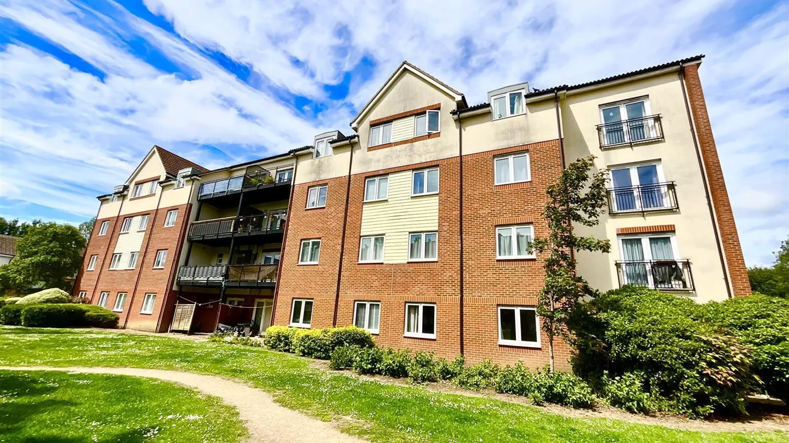 Flat Hollybrook Park in Bristol