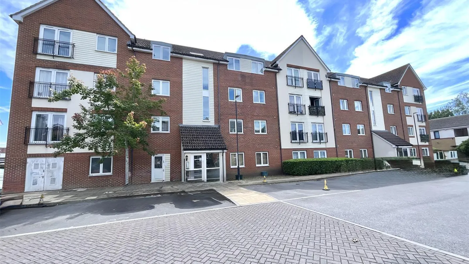 Flat Hollybrook Park in Bristol