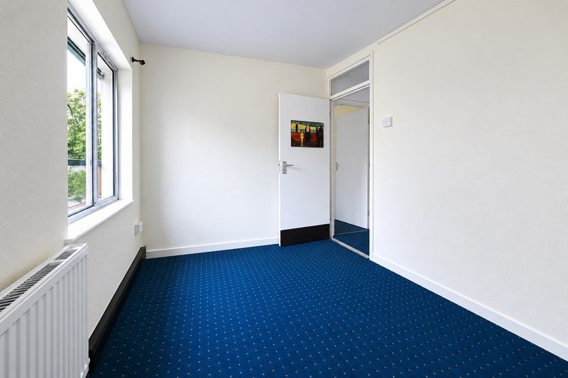 Room Plummer Road in Greater London