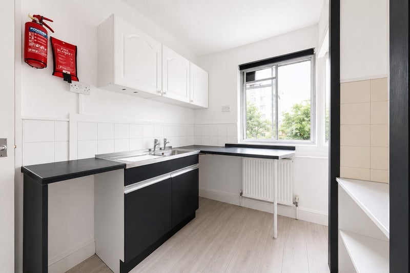 Room Plummer Road in Greater London