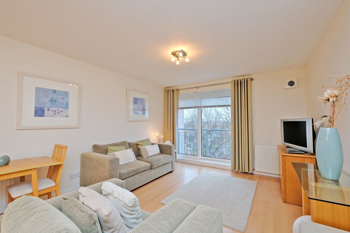 Flat Kepplestone Gardens in Aberdeen City