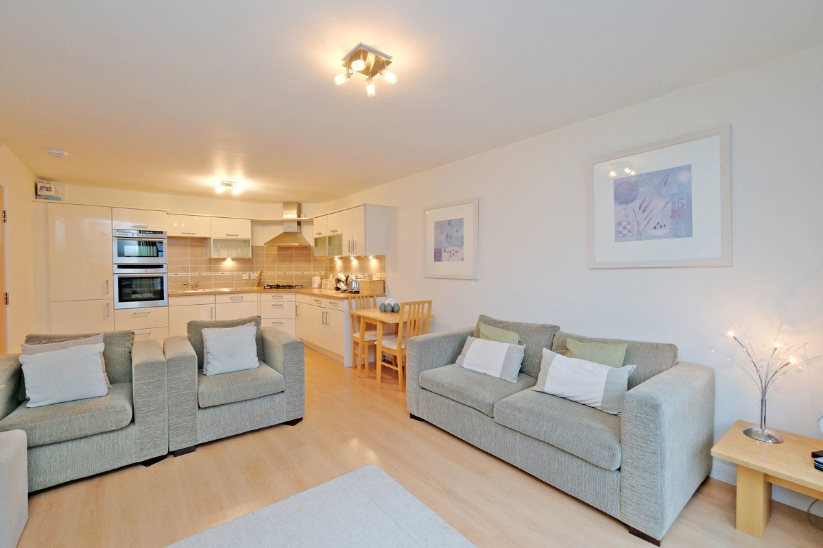 Flat Kepplestone Gardens in Aberdeen City