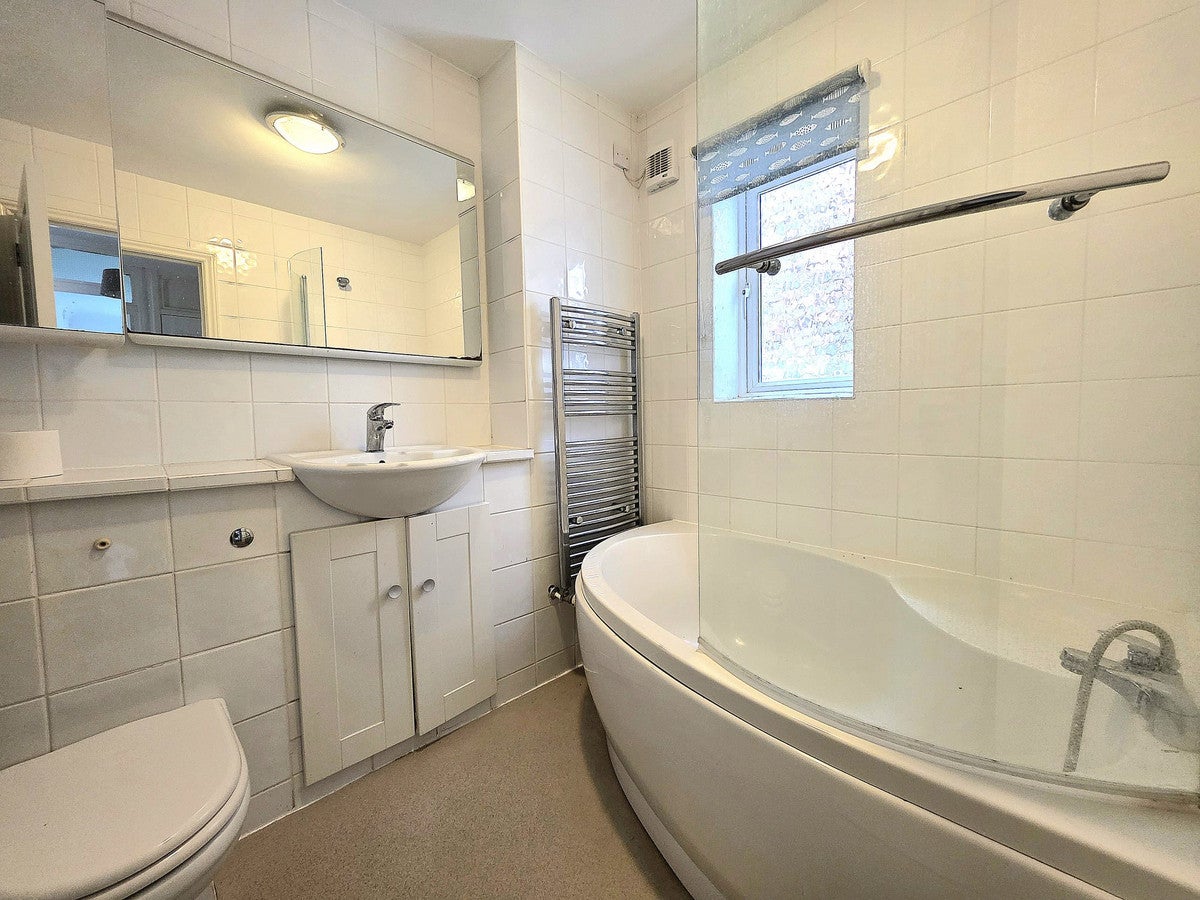 Flat Westmoreland Road in Greater London