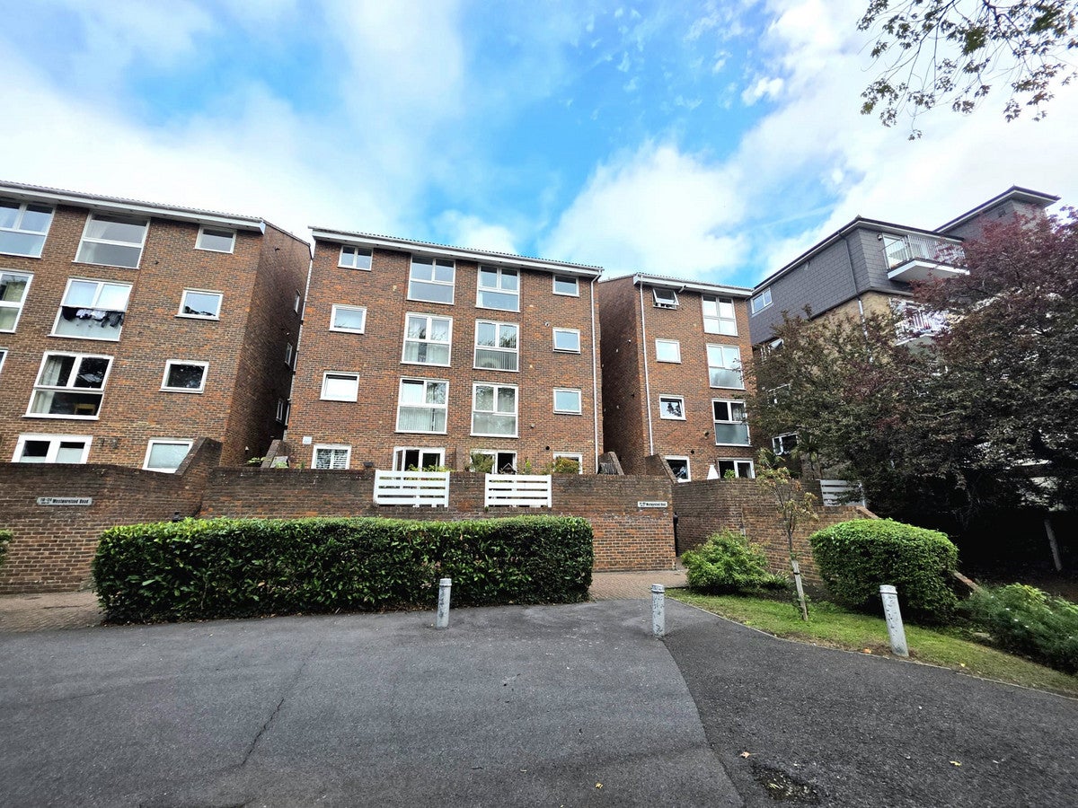 Flat Westmoreland Road in Greater London