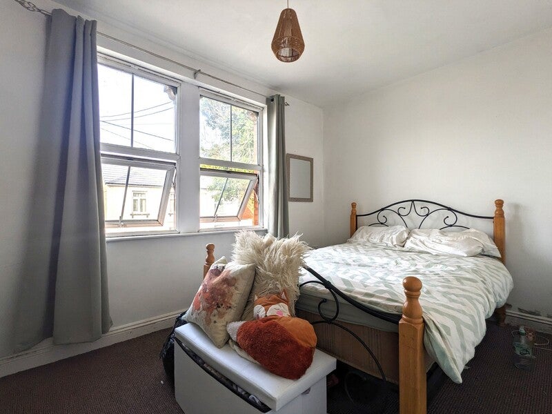 Flat Devizes Road in Wroughton