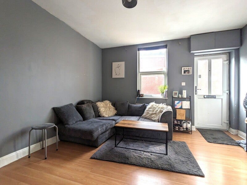 Flat Devizes Road in Wroughton