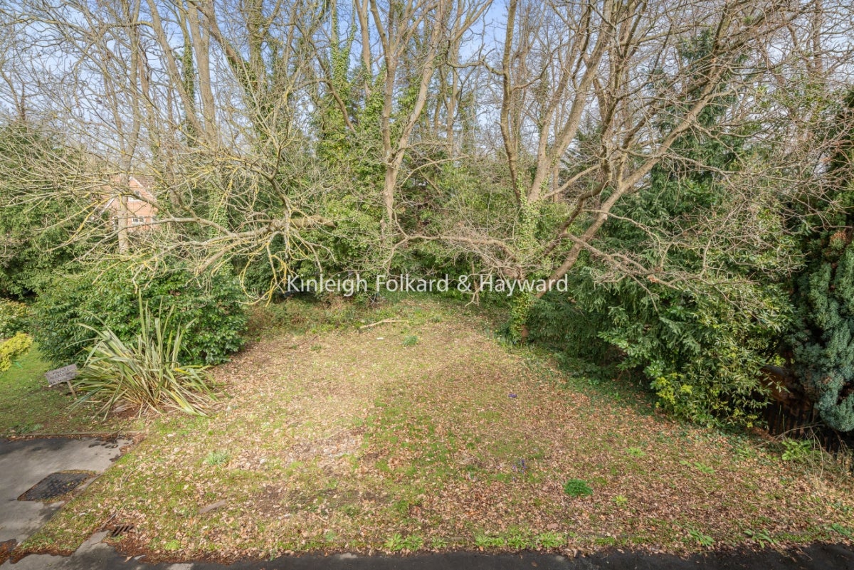 House Serviden Drive in Greater London