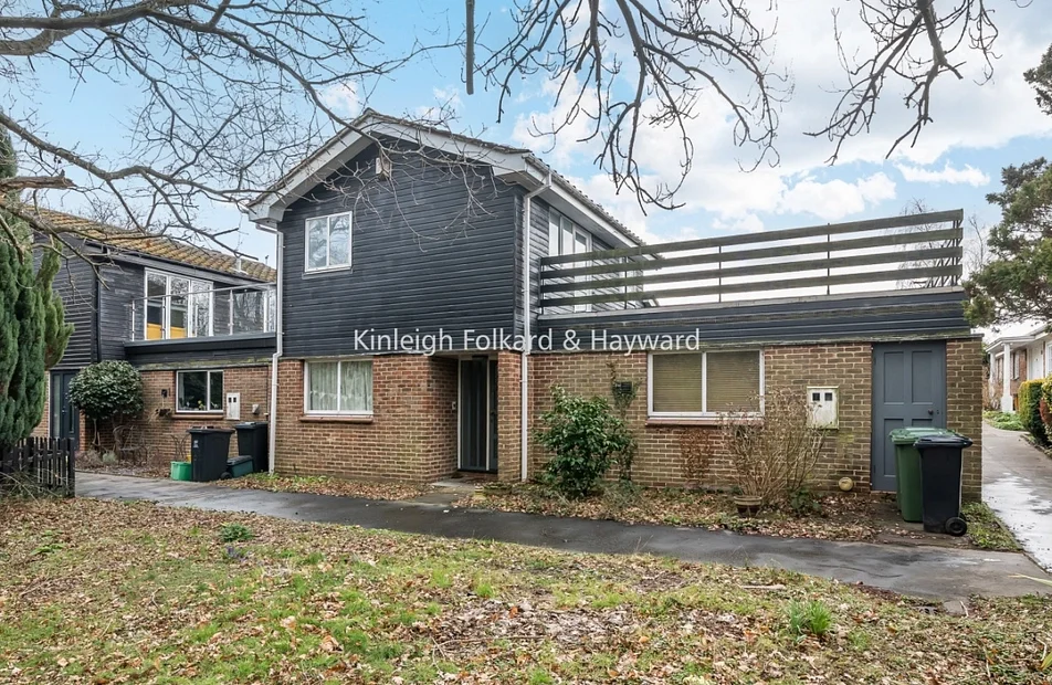 House Serviden Drive in Greater London