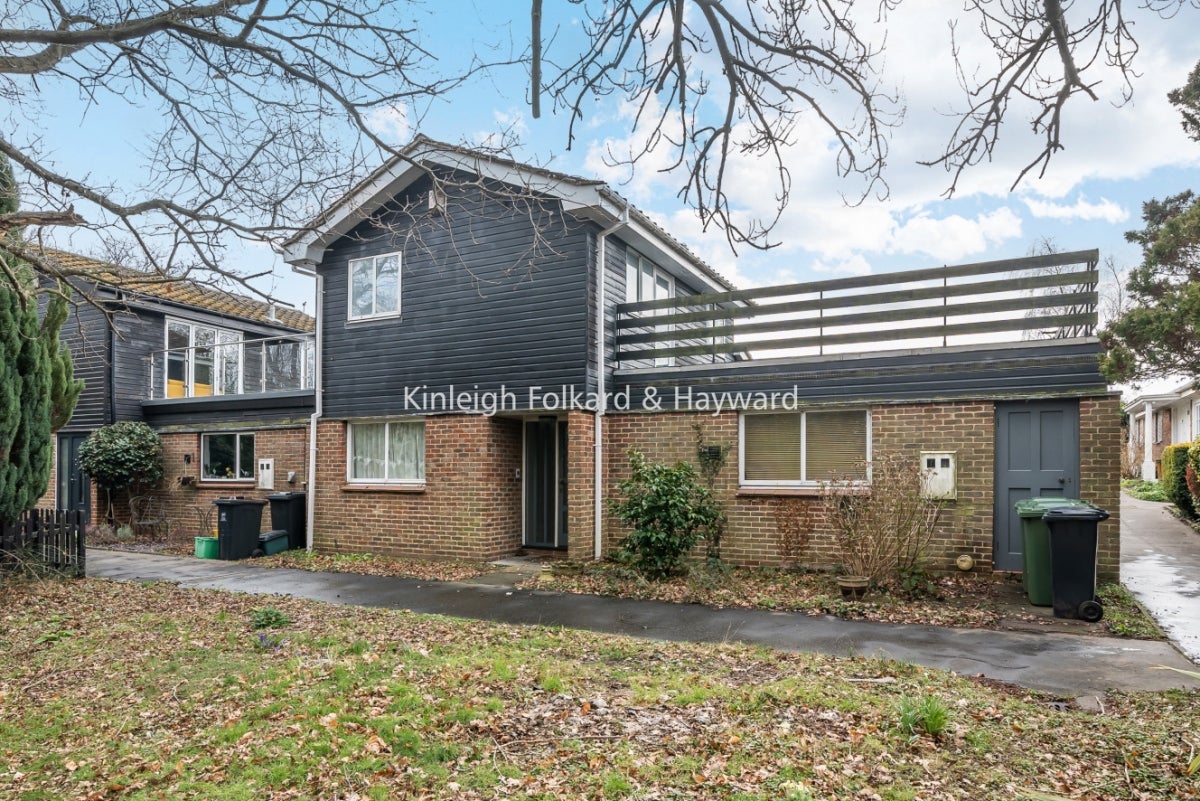 House Serviden Drive in Greater London