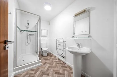 House Serviden Drive in Greater London