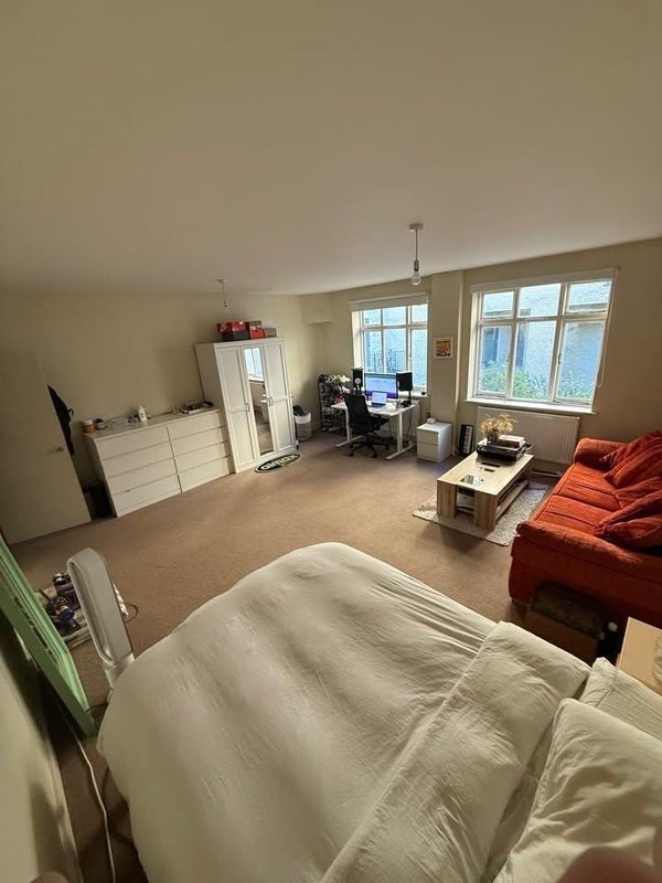 Room Hackney Road in Greater London