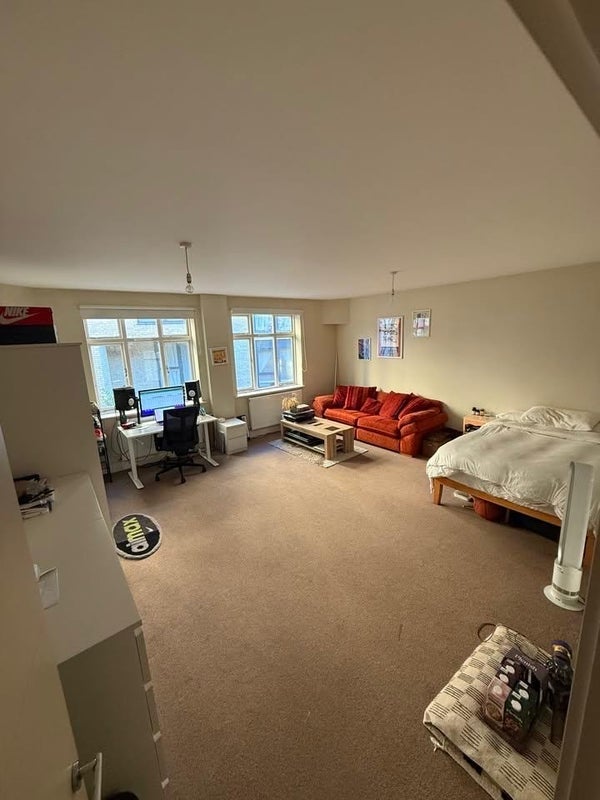 Room Hackney Road in Greater London