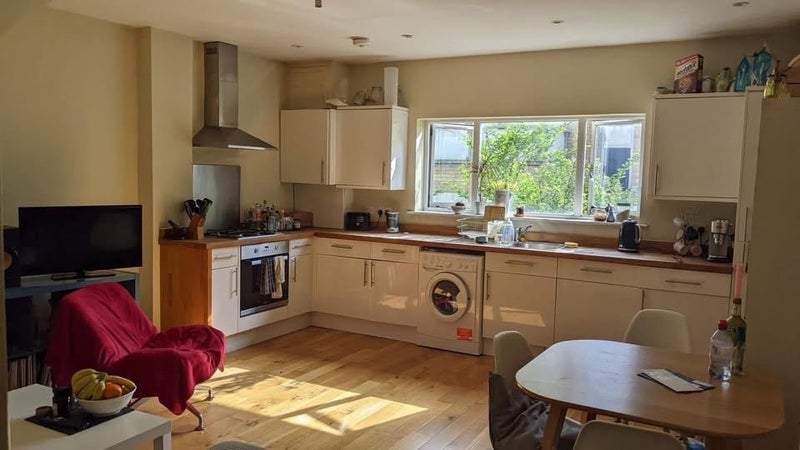 Room Hackney Road in Greater London