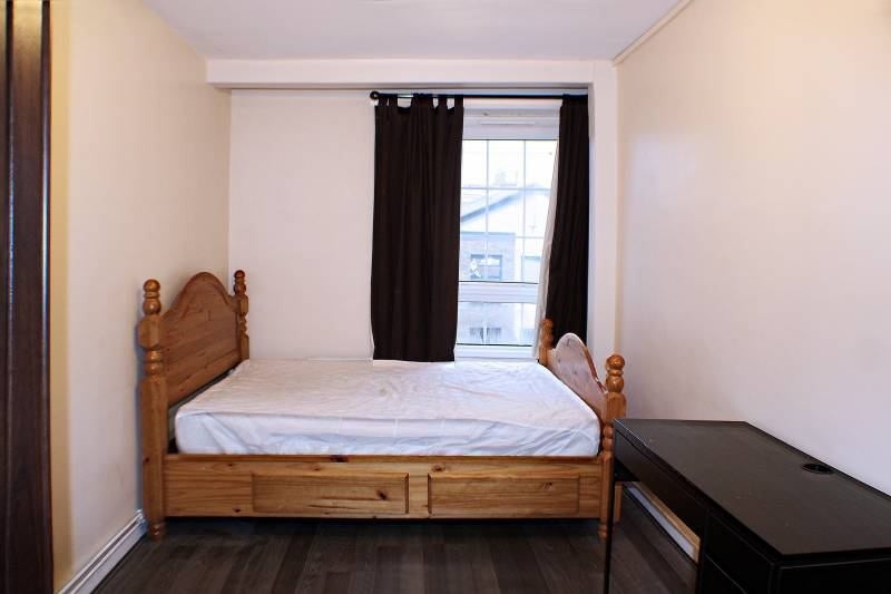 Room Prusom Street in Greater London