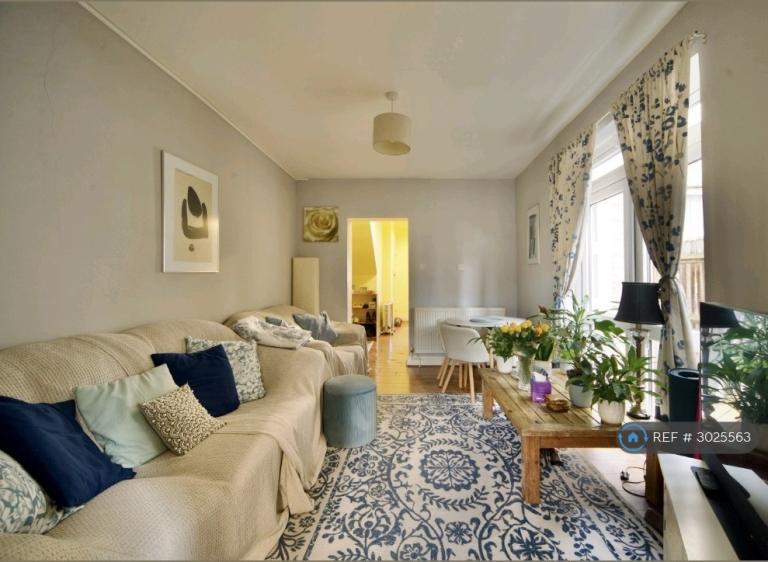 Room Newport Road in Greater London