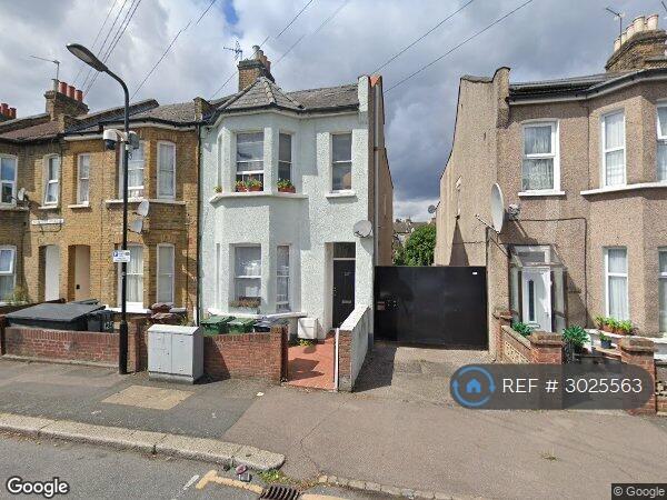Room Newport Road in Greater London