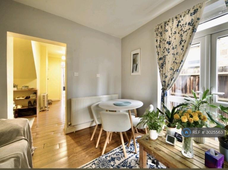 Room Newport Road in Greater London