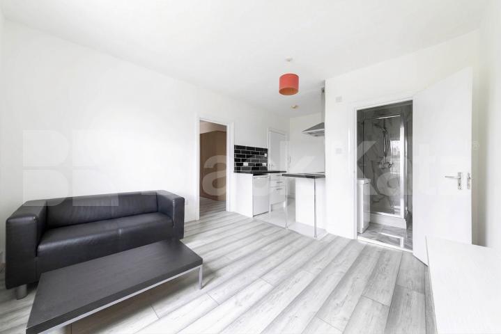 Flat Iverson Road in Greater London