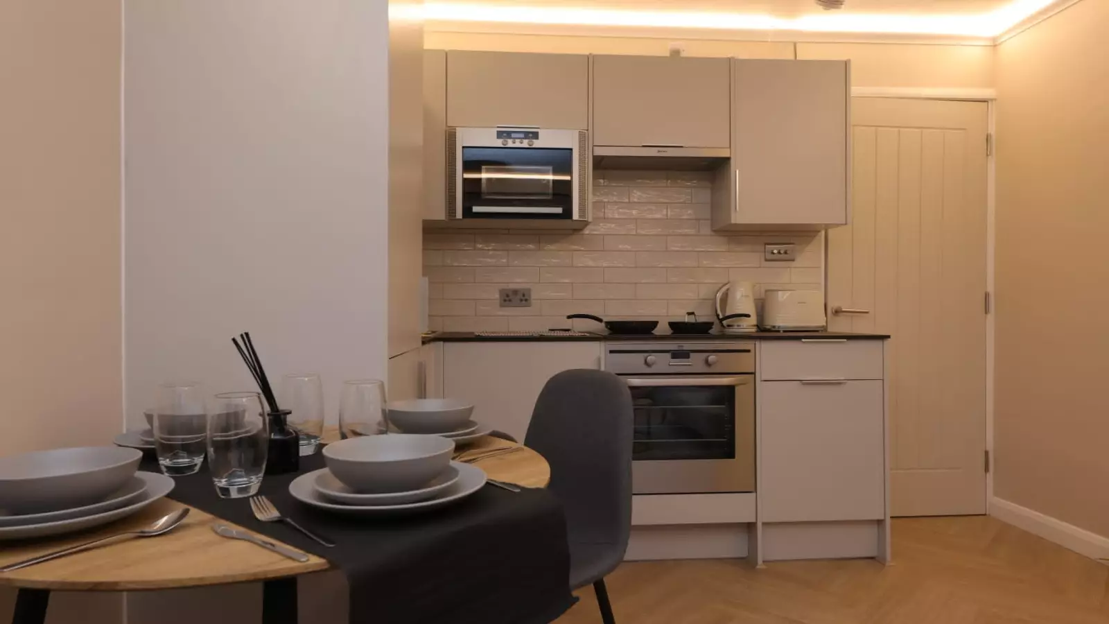 Flat Old Paradise Street in Greater London
