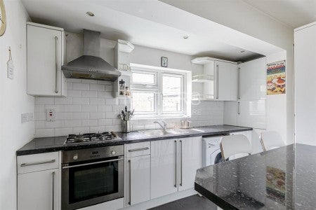 Flat Boleyn Road in Greater London