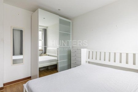 Flat Boleyn Road in Greater London