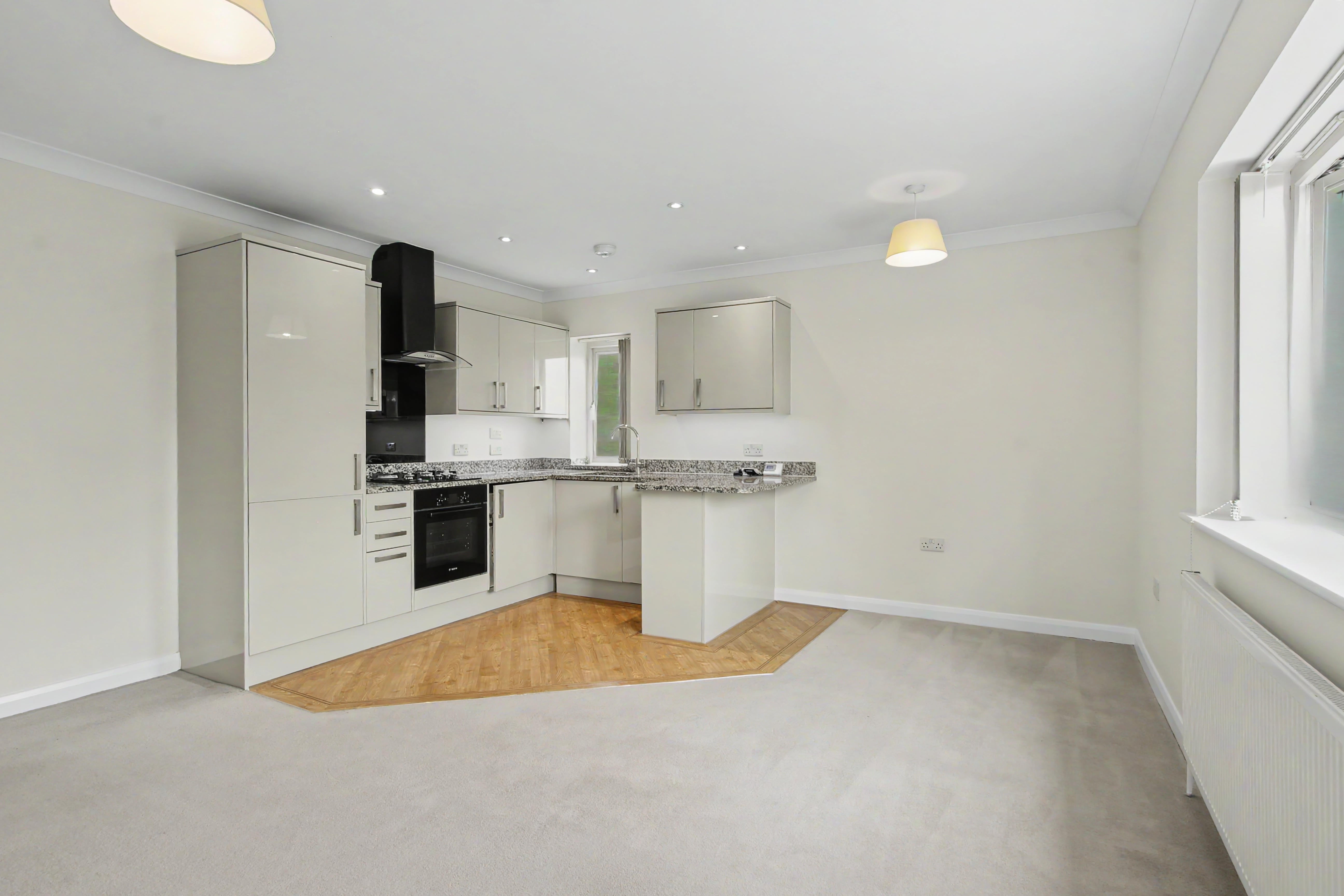 Flat Russells Crescent in Reigate and Banstead