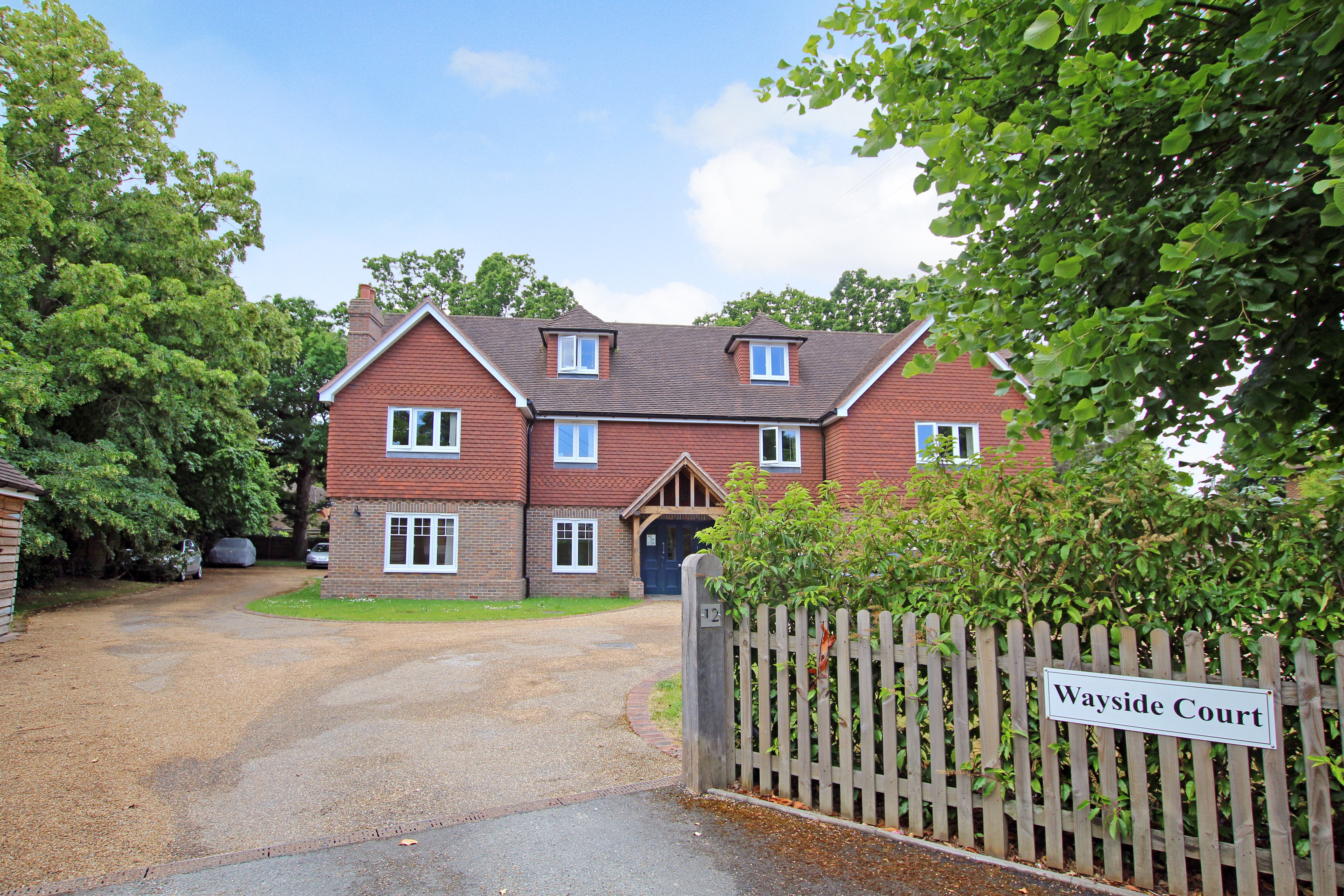 Flat Russells Crescent in Reigate and Banstead