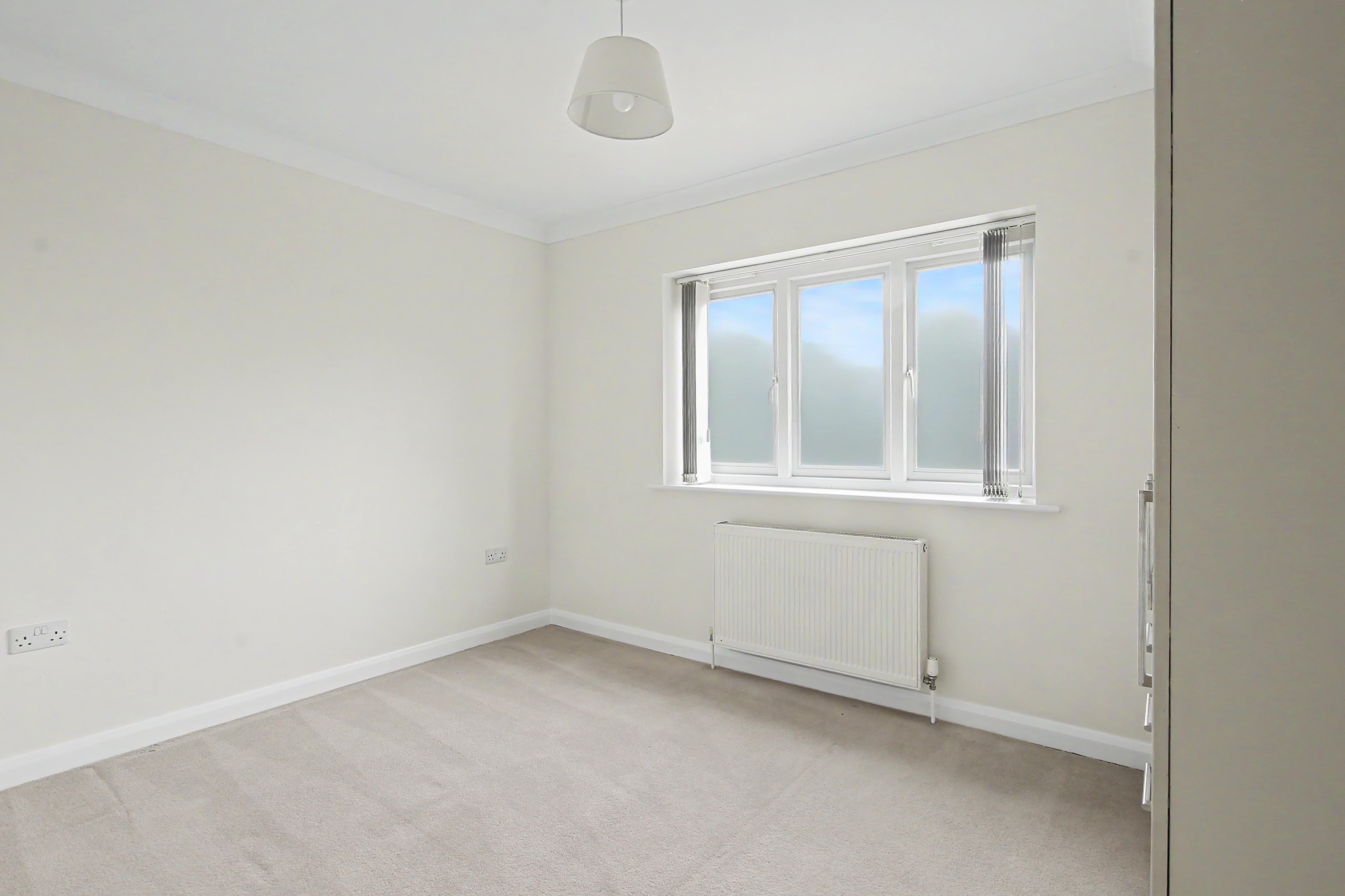 Flat Russells Crescent in Reigate and Banstead