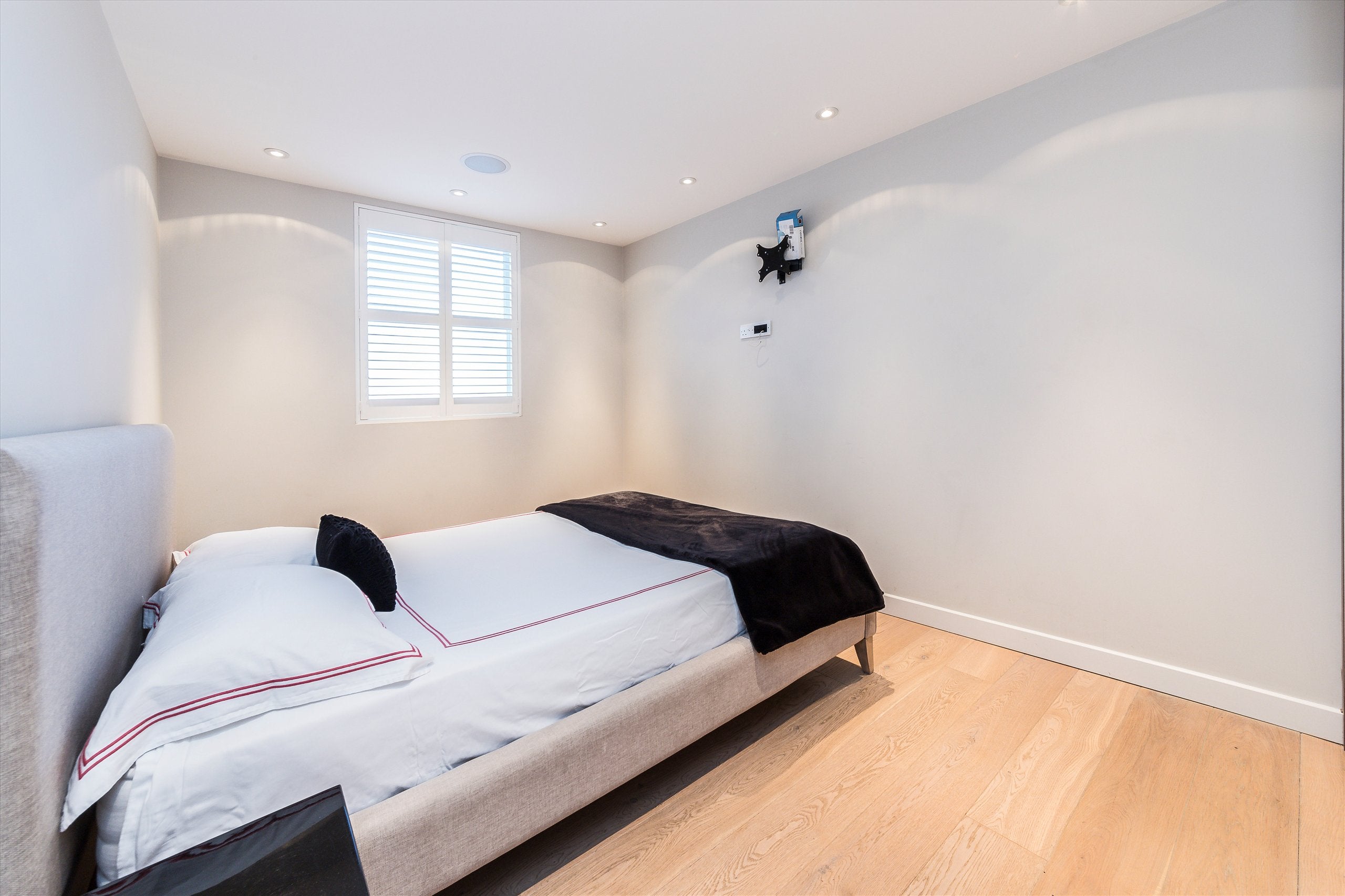 Flat Cecil Road in Greater London