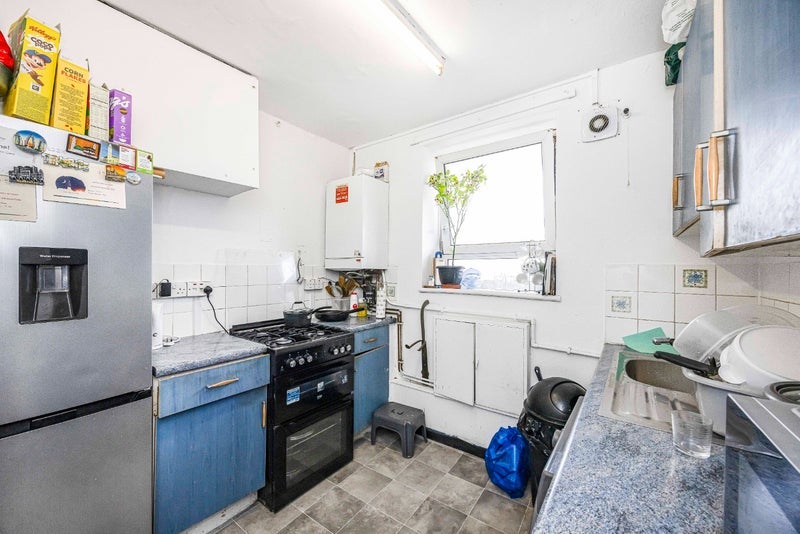Flat Thomas Road in Greater London