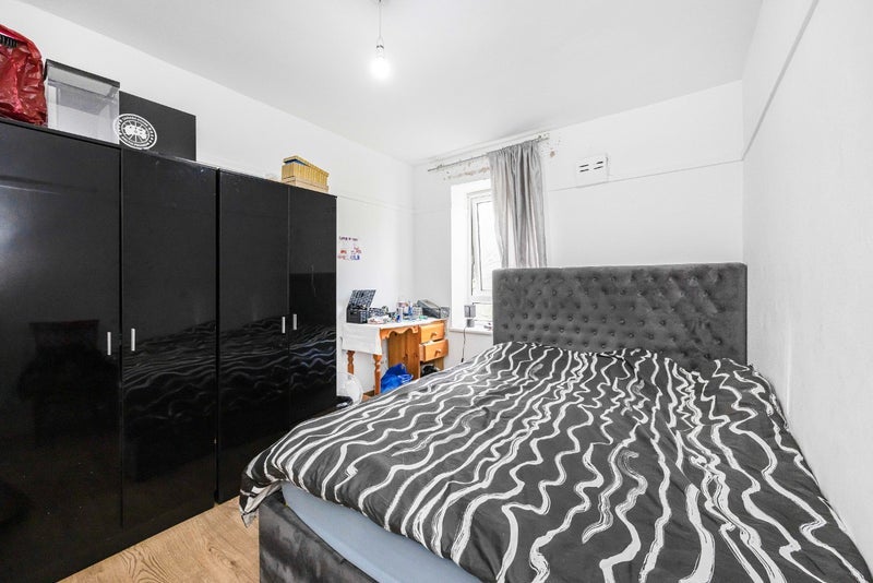 Flat Thomas Road in Greater London